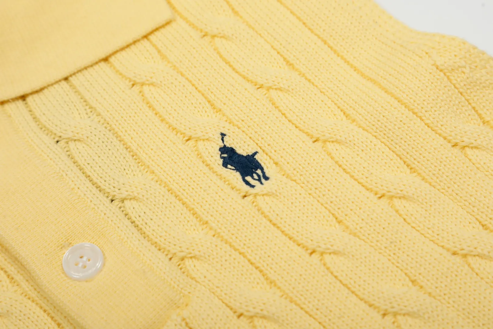 P166 💰 "Top quality" Style number: DS023# (not off the shelves all year round) [Ralph Lauren POLO lapel solid color pony embroidered logo knitted vest short sleeves] ✅Ralph Lauren Ralph Lauren classic basic versatile all-season cardigan knitted POLO vest vest short sleeves ✅Main supplier platform live broadcast Wholesale entity Replacement when out of stock Not off the shelf ✅ZP quality 1:1 version Scan the code to enter the GF website Counter quality ✅Details and quality are the only one in Guangzhou. Imported quality cotton yarn, focusing on high-end, cost-effective. Needless to say good quality. ✅Restore the original version. The maximum size can be worn up to 150 pounds. Loose, comfortable and stress-free. Olive green, denim blue, Chinese red